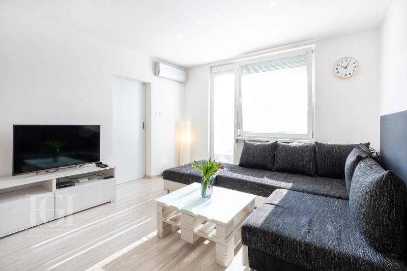 002  Schurmanova NR.JPG